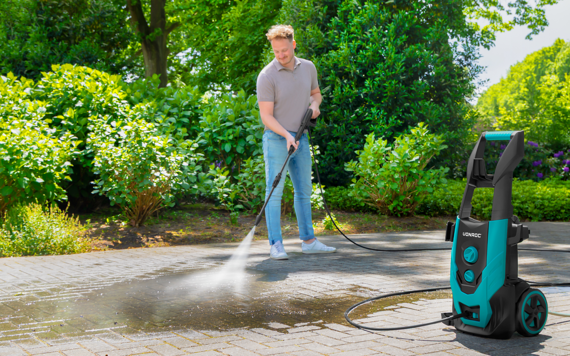 limpieza de entrada con hidrolimpiadora VONROC